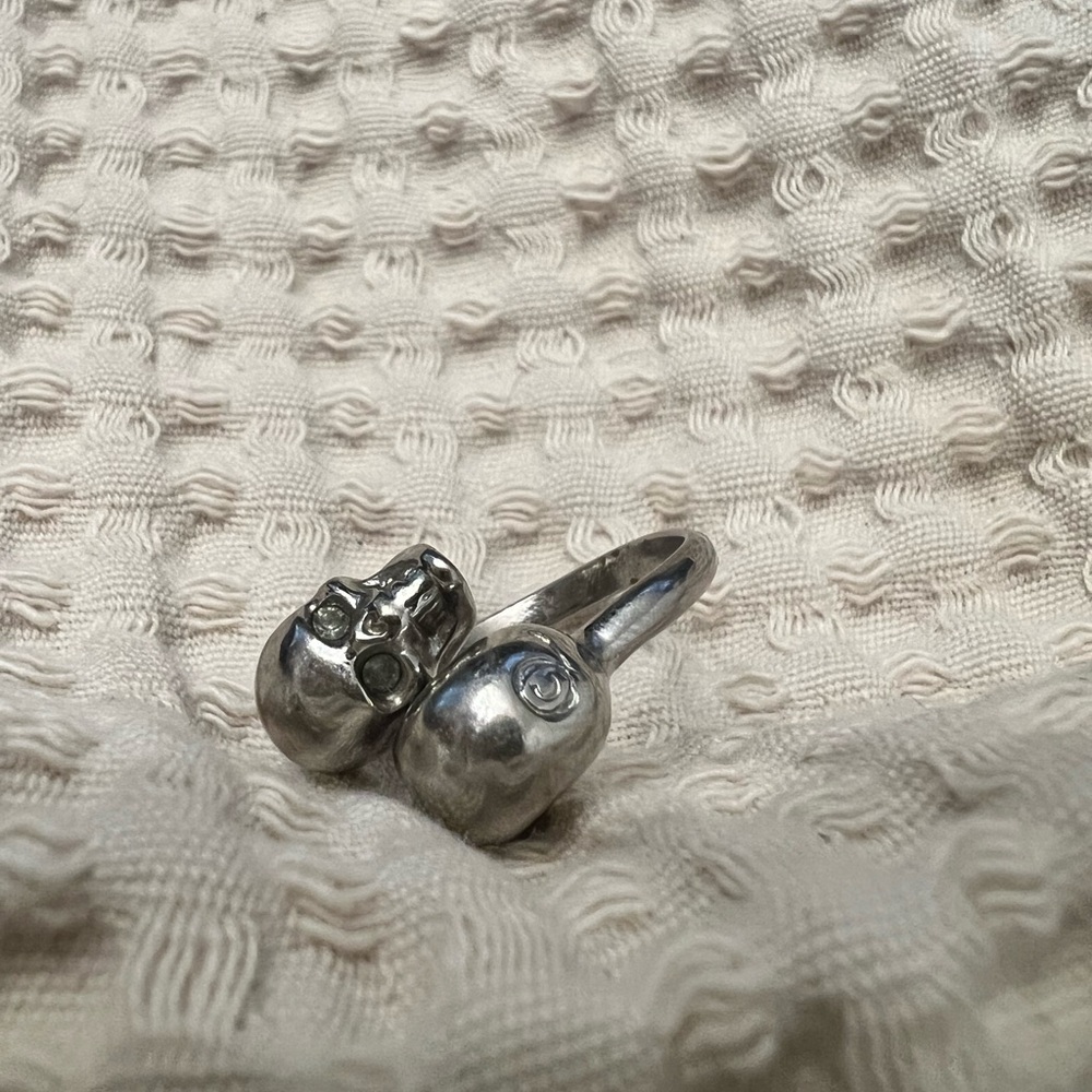 Alexander McQueen Silver Skull Ring with Crystal Eyes - Picture 2 of 3